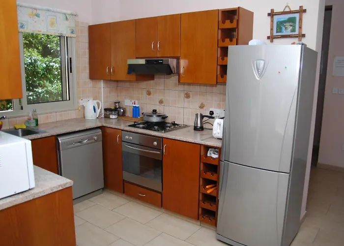 فيلة Elena, Fyti